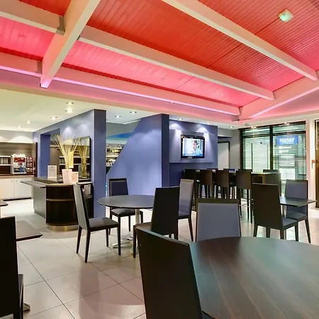 Hotel Kyriad Sur Yon