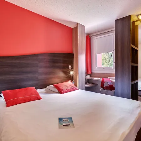 Hotel Kyriad Sur Yon