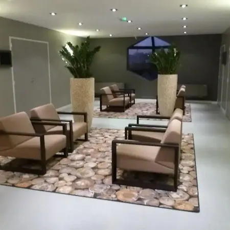 Hotel Kyriad Sur Yon