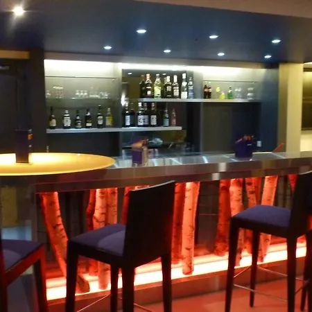 基里亚德罗驰苏尔永酒店 3* 永河畔拉罗什
