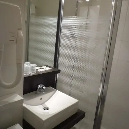 基里亚德罗驰苏尔永酒店 酒店 3*