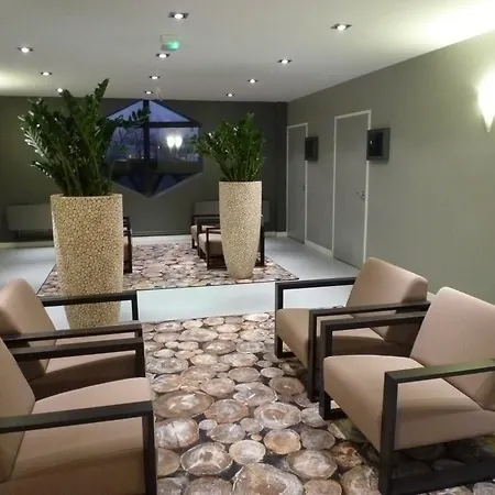 基里亚德罗驰苏尔永酒店 酒店