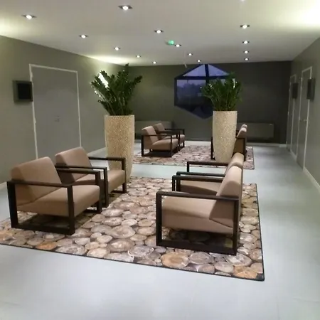 Hotel Kyriad Sur Yon 3*