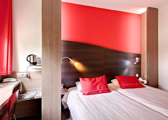 Hotel Kyriad Sur Yon