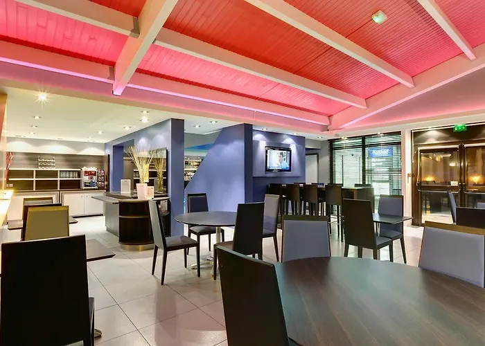 Hotel Kyriad Sur Yon