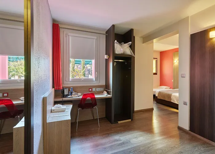 Hotel Kyriad Sur Yon