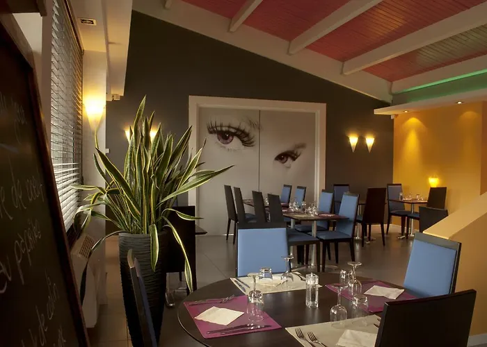 Hotel Kyriad Sur Yon