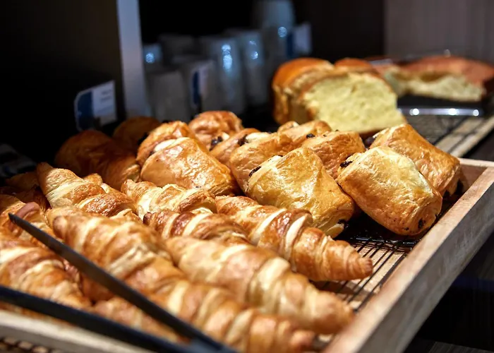 Hotel Kyriad Sur Yon