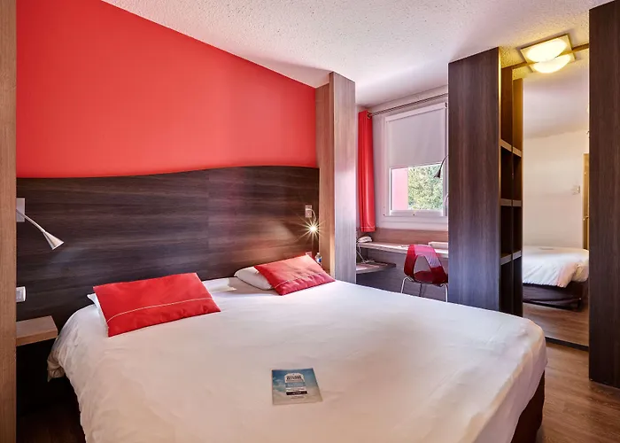 Hotel Kyriad Sur Yon