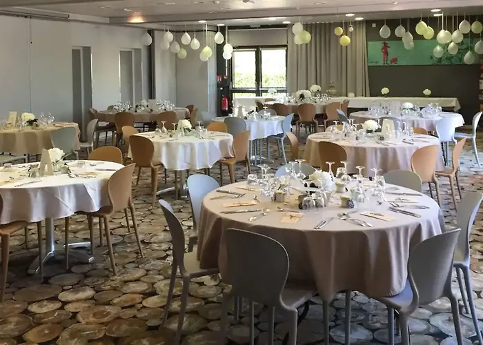 Hotel Kyriad Sur Yon 3*