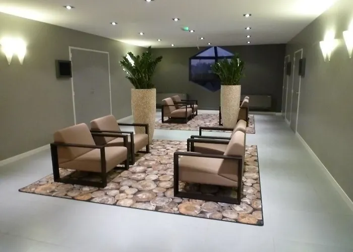 Hotel Kyriad Sur Yon 3*