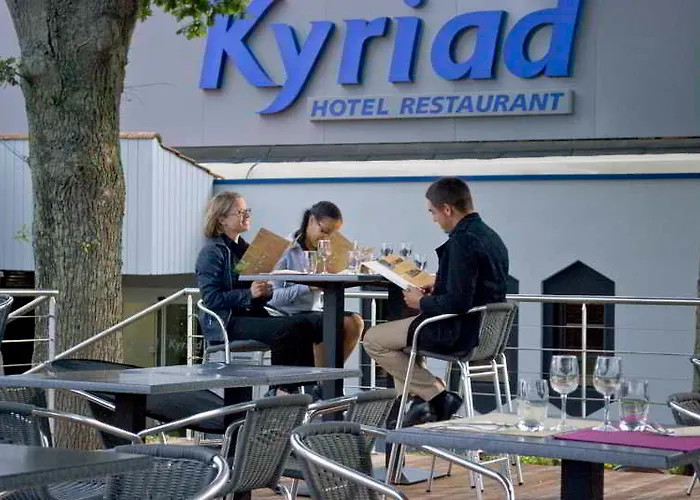 Hotel Kyriad Sur Yon